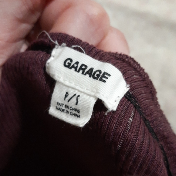 Garage off the shoulder burgundy top - Picture 3 of 4